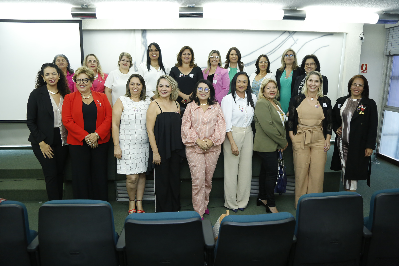 Diretora e Conselheira federal do CRECI/RO participa da I Jornada de Lideranças Femininas 2023